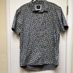 Quicksilver Men’s Shirt-sleeve Button Shirt - size XL Modern Fit